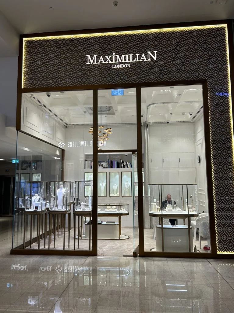 MaximiliaN London - Dubai Mall