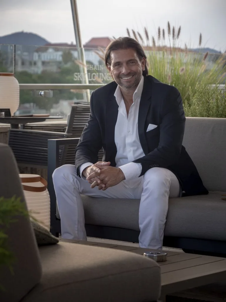 Eric Poirier Owner of ForSuperRich.com Interview for Le Globless by Ivana Vierikova