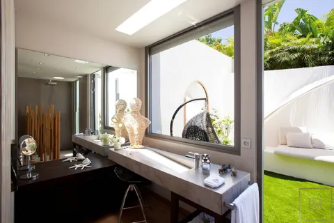 Luxury Villa Vitti enormous (39 x 16 ft) heated infinity pool, 5 bedrooms in St Barth available rental For Super Rich
