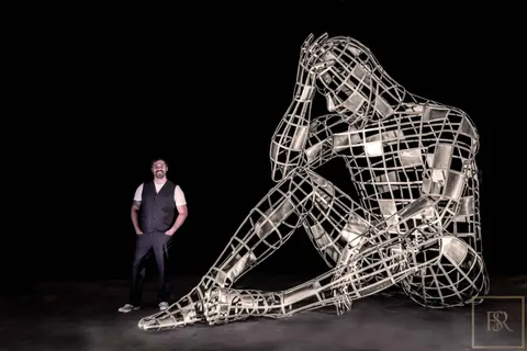 Sculpture The Weeper - Mathieu Isabelle