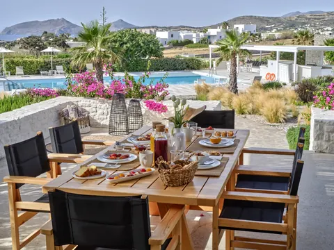 Elegant Hotel Beach Front stunning sea views, 18 bedrooms in Paros 1297330 for sale For Super Rich