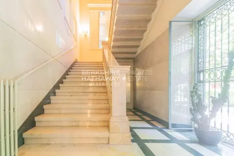 Century 19th Apartment Panoramic View, boathouse, terrace, 3 bedrooms in Como unique for sale For Super Rich
