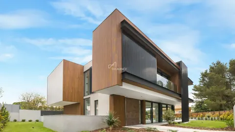 Contemporary Villa swimming pool, garden near Quinta da Marinha, Guincho Beach, 6 bedrooms in Cascais