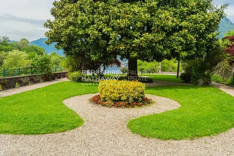 Historic Estate Villa Panoramic View, 8 bedrooms in Bellagio - lake Como available for sale For Super Rich