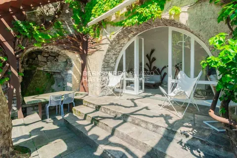 Luxury Villa La Filanda, breathtaking lakefront, pool and pier, 5 bedrooms in Brienno - Lake Como value for sale For Super Rich