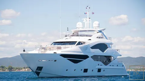 E-MOTION 40.05M Sunseeker 2016 - 12 Guests