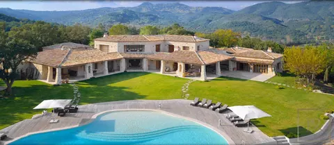 Luxury Villa splendid panoramic sea view & Lérins Islands 3 heated swimming pools, tennis court, 17 bedrooms in Frejus 8000-1 for sale For Super Rich