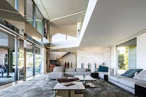 Design Villa ESTORIL, 2 Swimming pool indoor & outdoor, 5 bedrooms in Cascais deal for sale For Super Rich