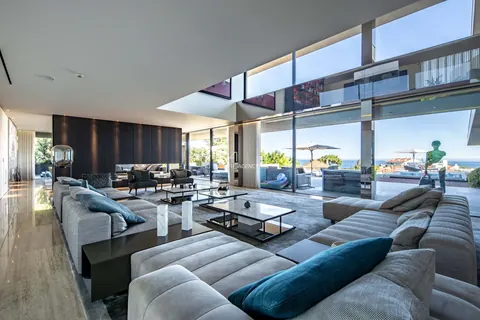 Design Villa ESTORIL, 2 Swimming pool indoor & outdoor, 5 bedrooms in Cascais top for sale For Super Rich