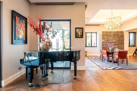 Modern Villa Sea View Swimming pool, 4 bedrooms in Estoril price for sale For Super Rich
