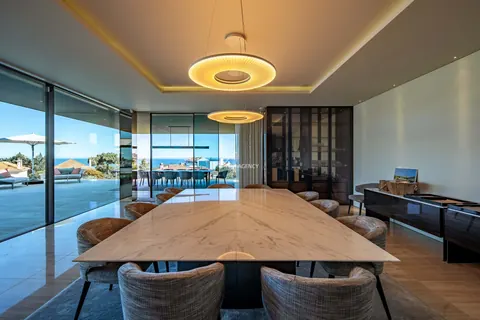 Design Villa ESTORIL, 2 Swimming pool indoor & outdoor, 5 bedrooms in Cascais luxury for sale For Super Rich