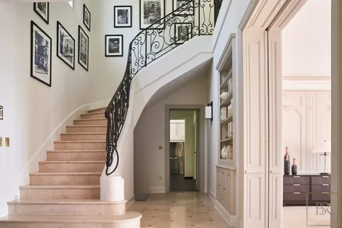 Luxury Villa Panoramic View 10mn to the Croisette, 8 bedrooms in Cannes Classified ads for sale For Super Rich