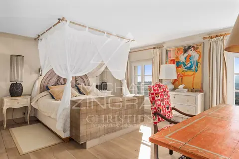 Architectural Villa located Hill of the billionaires built 1950s, 12 bedrooms in Grasse - French Riviera property for sale For Super Rich