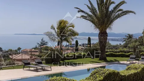 Contemporary Villa view Bay of Villefranche and the Bay of Angels Huge mirror pool with Jacuzzi, 6 bedrooms in Nice luxury for sale For Super Rich