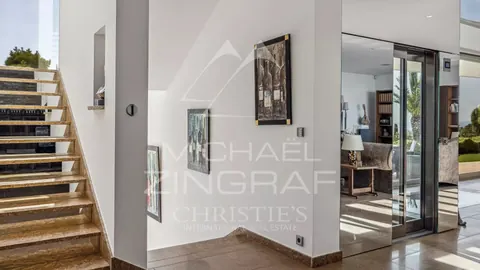 Contemporary Villa view Bay of Villefranche and the Bay of Angels Huge mirror pool with Jacuzzi, 6 bedrooms in Nice real estate for sale For Super Rich