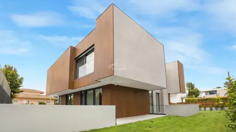 Contemporary Villa swimming pool, garden near Quinta da Marinha, Guincho Beach, 6 bedrooms in Cascais New for sale For Super Rich