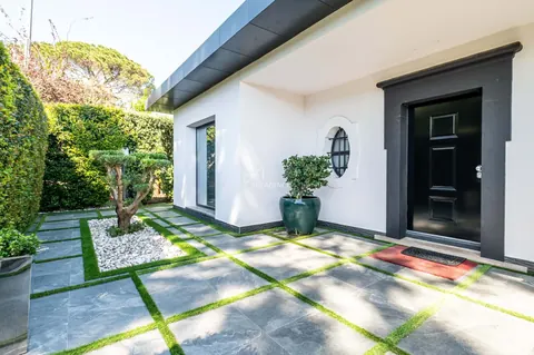 Modern Villa Sea View Swimming pool, 4 bedrooms in Estoril Used for sale For Super Rich