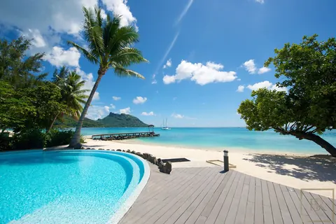 Luxury Hotel Beach Front Private Beach, bungalows, 32 bedrooms in Tahiti 1000 for sale For Super Rich