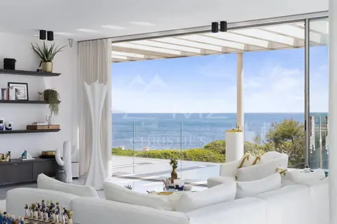 High-end Villa Exceptional Peninsula location idyllic sea view, 6 bedrooms in Cap d'Antibes - French Riviera price rental For Super Rich