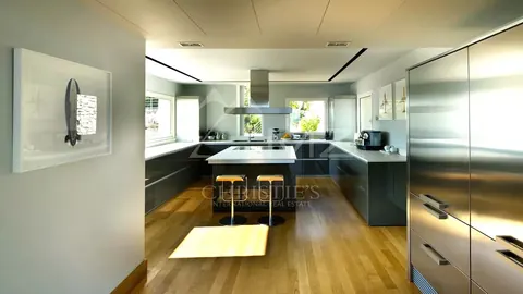 Modern Villa terrace panoramic sea view gym Technogym machines, 7 bedrooms in Saint Jean Cap Ferrat exclusive rental For Super Rich