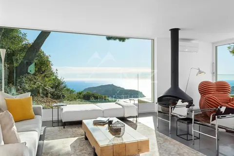 Design Villa cliffside with breathtaking views of the sea open terrace with jacuzzi, 5 bedrooms in Villefranche Sur Mer real estate rental For Super Rich Design Villa cliffside with breathtaking views of the sea open terrace with jacuzzi, 5 bedrooms in Villefranche Sur Mer real estate rental For Super Rich