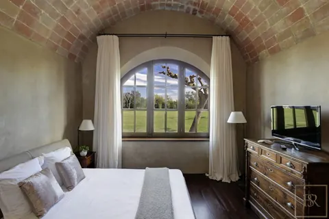 Luxury Villa Mas Mateu 18th century Spanish estate, 16 bedrooms in Sant Climent de Peralta value rental For Super Rich