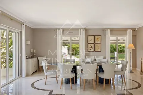 Elegant Villa breathtaking view of the Bay of Juan-les-Pins Tennis court, pool, 10 bedrooms in Cap d'Antibes, French Riviera photos for sale For Super Rich