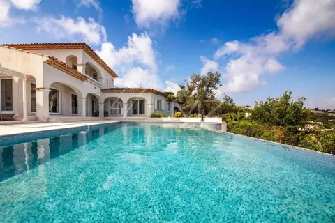 High-end Villa incredible views of the sea and the Gulf of Saint Tropez infinity pool with jets, 6 bedrooms in Gassin available rental For Super Rich