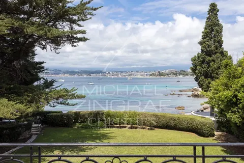 Elegant Villa breathtaking view of the Bay of Juan-les-Pins Tennis court, pool, 10 bedrooms in Cap d'Antibes, French Riviera image for sale For Super Rich