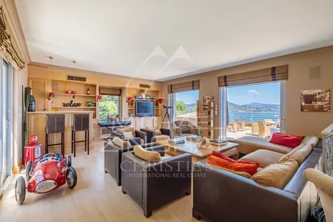 Premium Villa Top of the hill overlooking the bay of Saint-Tropez heated pool, jacuzzi, 6 bedrooms in Gassin value rental For Super Rich