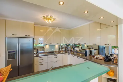 Luxury Villa Near Pampelonne terrace and pool overlooking the sea, 5 bedrooms in Ramatuelle best rental For Super Rich