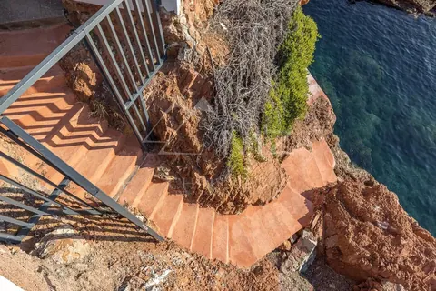 Luxury Villa Cap Roux Waterfront with 2 accesses to the sea between Cannes and Saint Raphaël, 5 bedrooms in Anthéor expensive rental For Super Rich