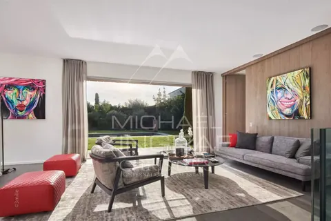 Modern Villa in city center Heated swimming pool 14x5m, 5 bedrooms in Cap d'Antibes property rental For Super Rich