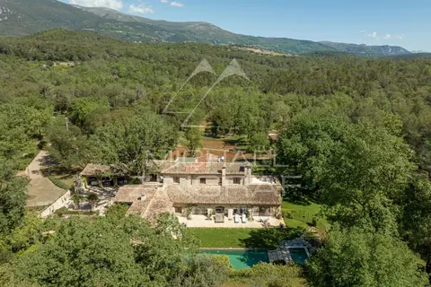 Country Ranch/Farm halfway between Cannes and Monaco haven of peace, 7 bedrooms in Roquefort-les-Pins