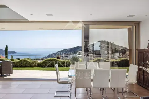 Contemporary Villa view Bay of Villefranche and the Bay of Angels Huge mirror pool with Jacuzzi, 6 bedrooms in Nice property for sale For Super Rich