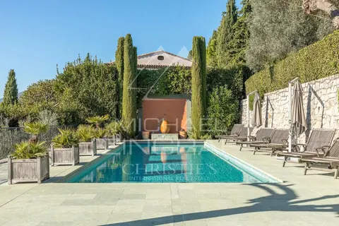 Architectural Villa located Hill of the billionaires built 1950s, 12 bedrooms in Grasse - French Riviera Used for sale For Super Rich