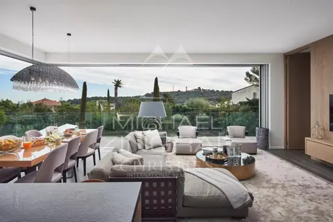 Modern Villa in city center Heated swimming pool 14x5m, 5 bedrooms in Cap d'Antibes value rental For Super Rich