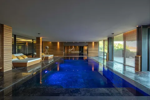 Design Villa ESTORIL, 2 Swimming pool indoor & outdoor, 5 bedrooms in Cascais ads for sale For Super Rich