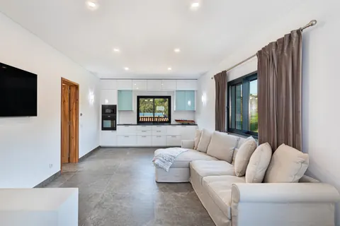 Luxury Villa Sea View, Paddle court, 5 bedrooms in Santa Bárbara de Nexe best for sale For Super Rich