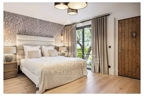 Bastide Villa Built 1920 hillside panoramic view of the sea and the Esterel mountains, 13 bedrooms in Mougins - French Riviera properties for sale For Super Rich
