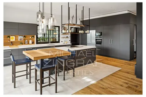 Architectural Villa Breathtaking panoramic views, hills and sunsets Tennis court, 7 bedrooms in Mougins - French Riviera buy for sale For Super Rich