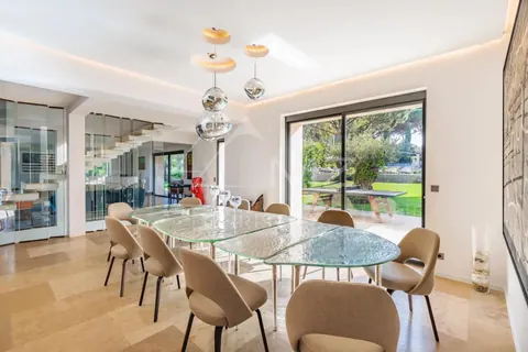 Premium Villa Near Village very large heated swimming pool, 9 bedrooms in Saint Tropez price rental For Super Rich