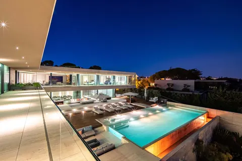 Design Villa ESTORIL, 2 Swimming pool indoor & outdoor, 5 bedrooms in Cascais image for sale For Super Rich