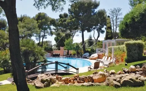 High-end House Exceptional view overlook the sea  Tennis court, Pool, sauna, 4 bedrooms in Saint Jean Cap Ferrat price rental For Super Rich