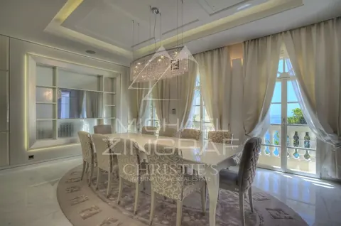 Elegant Villa Breathtaking panoramic views of sea and Monaco Cinema, Fitness, Spa, Pool, 5 bedrooms in Roquebrune Cap Martin image for sale For Super Rich