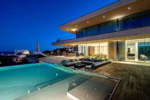 Design Villa ESTORIL, 2 Swimming pool indoor & outdoor, 5 bedrooms in Cascais photo for sale For Super Rich