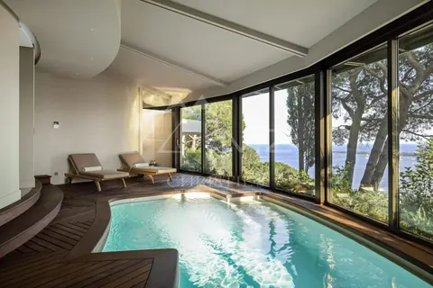 Elegant House Built in 1928 hill of Californie, sea view, 18 bedrooms in Cannes value rental For Super Rich