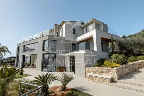 Contemporary Villa Heated infinity pool spa, jacuzzi, sauna, pizza oven and barbecue, 5 bedrooms in Mougins available rental For Super Rich