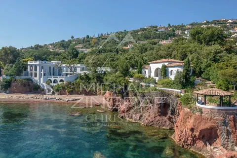 High-end Villa Waterfront 2 accesses to sea, Swimming pool, 6 bedrooms in Anthéor - French Riviera Used for sale For Super Rich