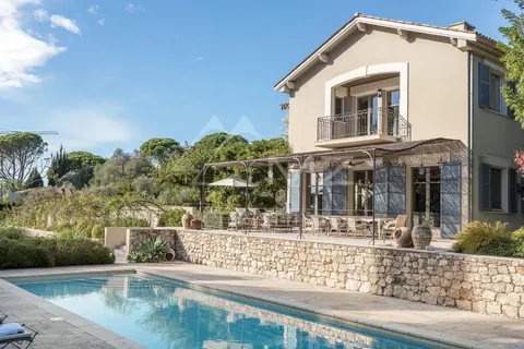 Century Villa 400 year old farm 800m away from the seaside, 7 bedrooms in Antibes - French Riviera available for sale For Super Rich